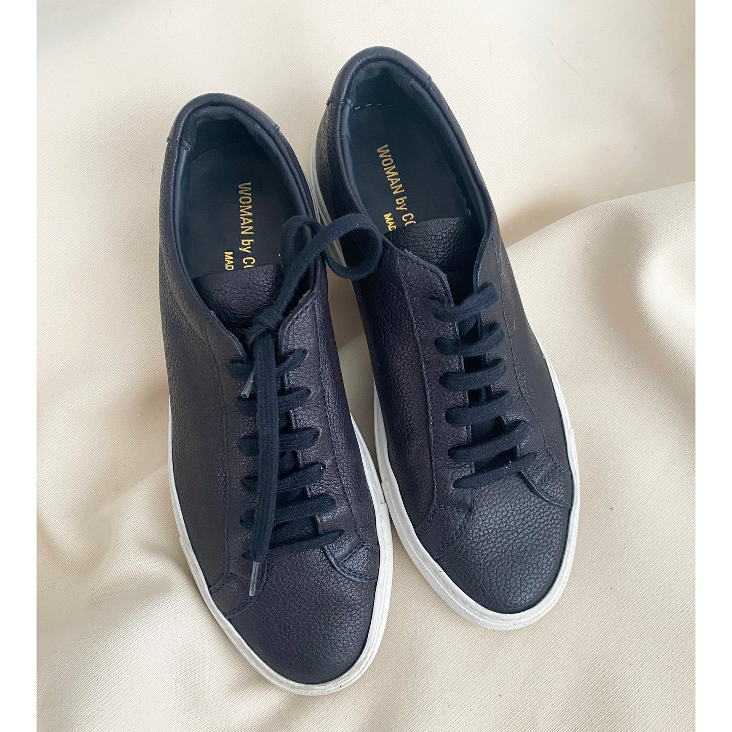 Common Projects Achilles Low in Navy Grained Leather, size 37