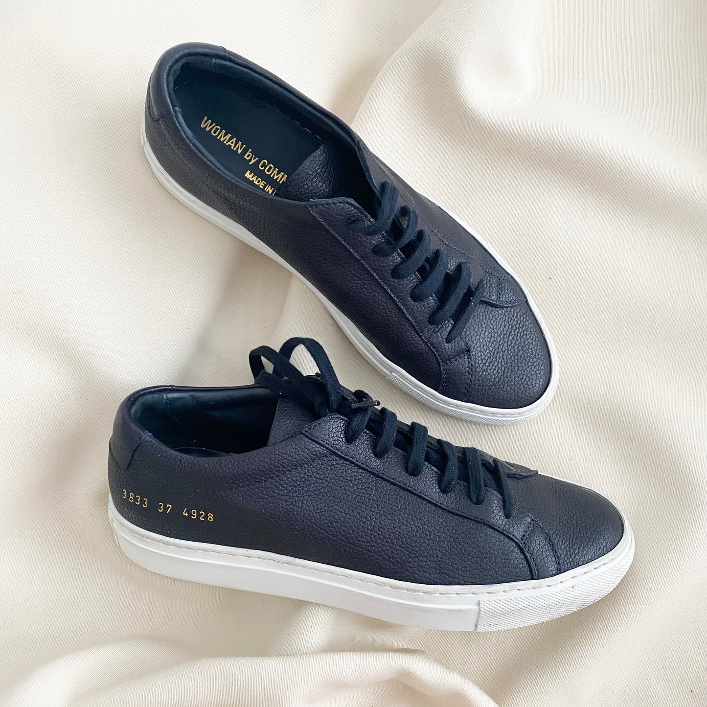 Common Projects Achilles Low in Navy Grained Leather, size 37