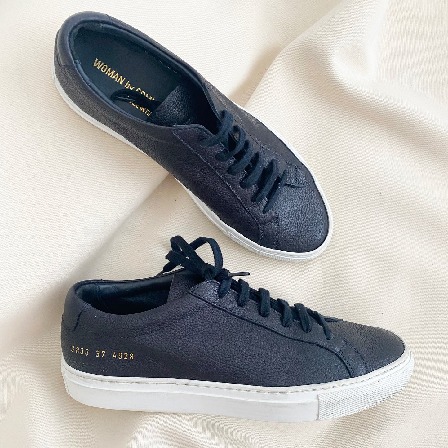 Common Projects Achilles Low in Navy Grained Leather, size 37