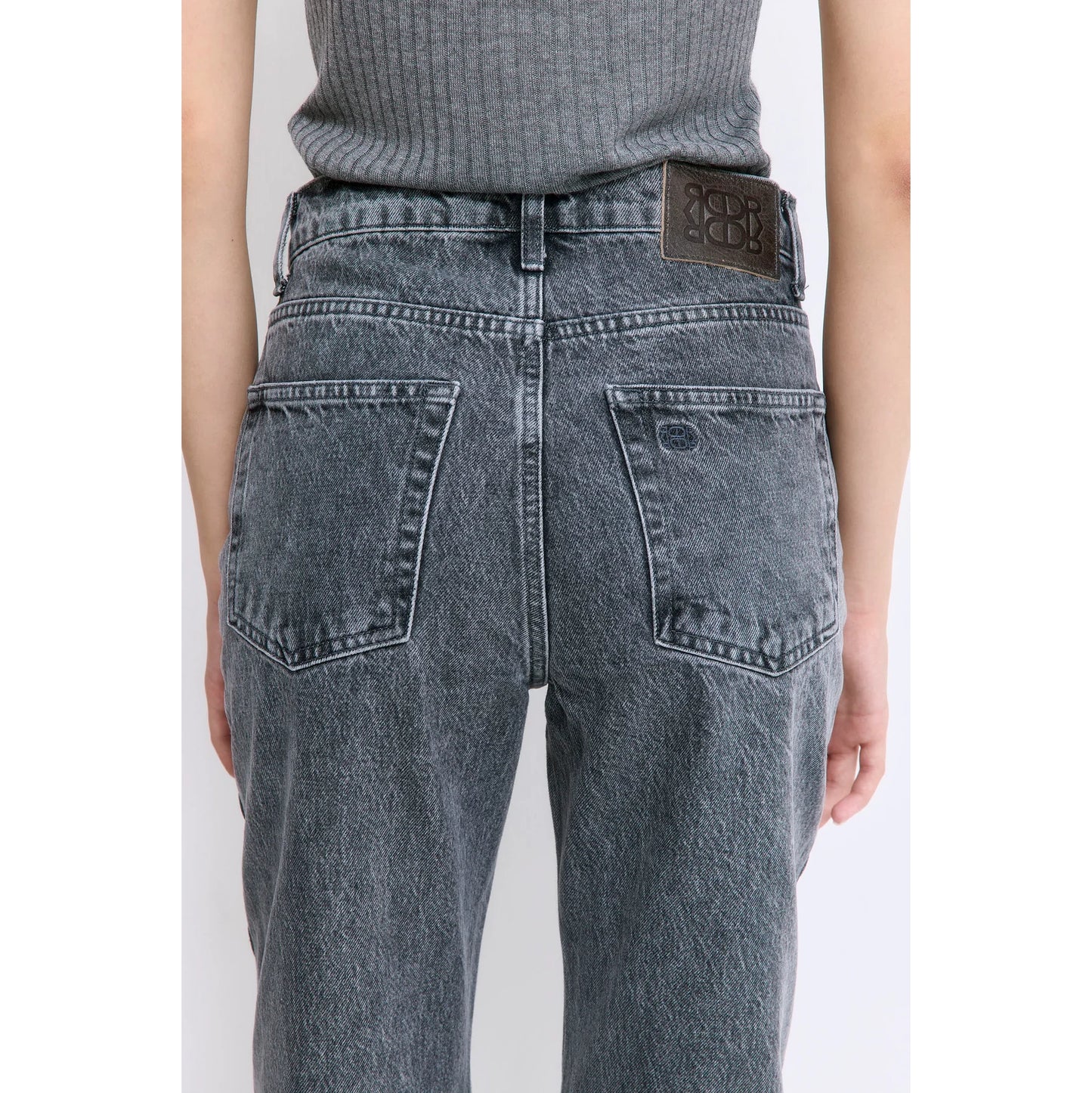 De Rococo "No.6" High Waisted Straight Full Length Denim in Smokey Grey, size 27