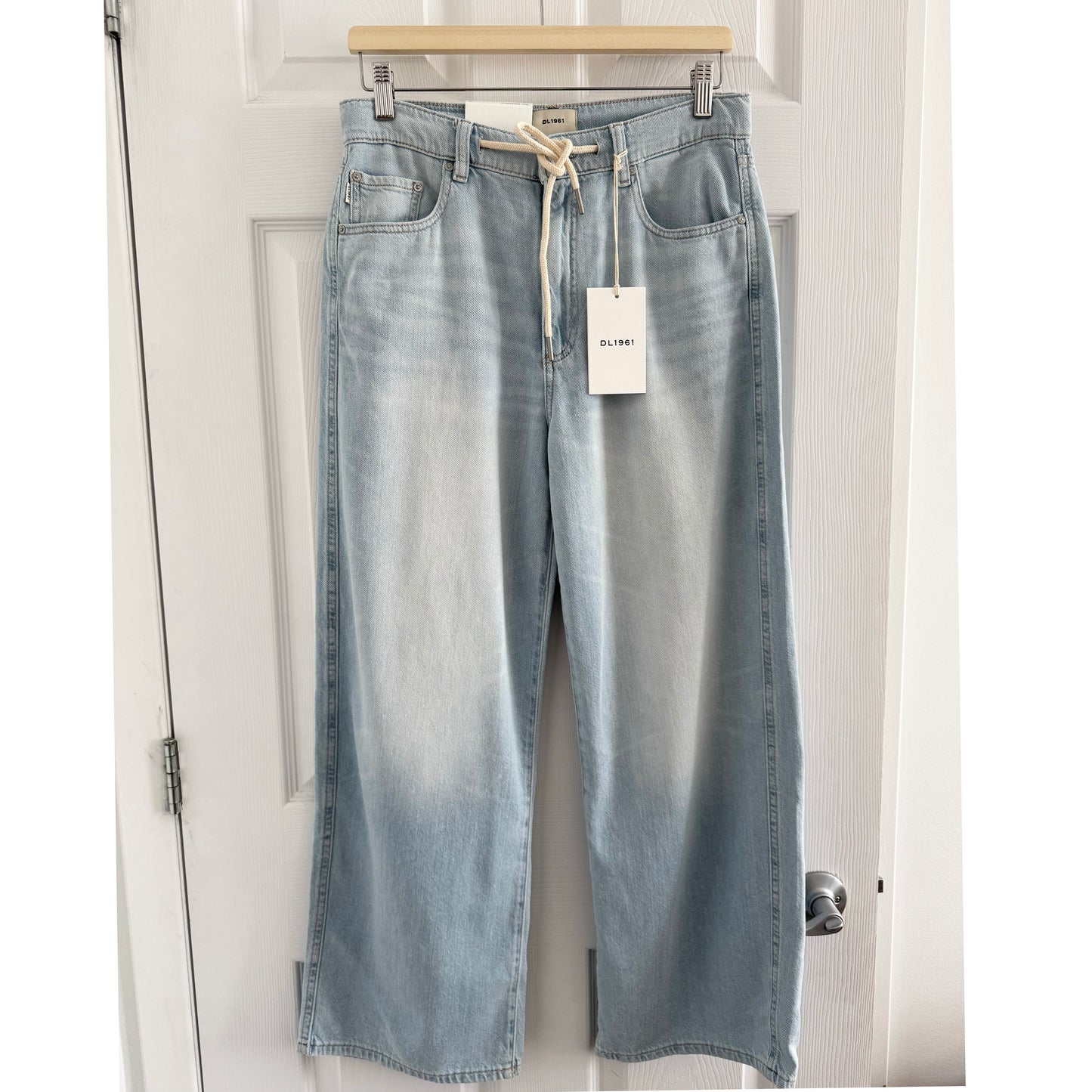 DL1961 "Taylor" Relaxed Barrel Leg Jean, size 26