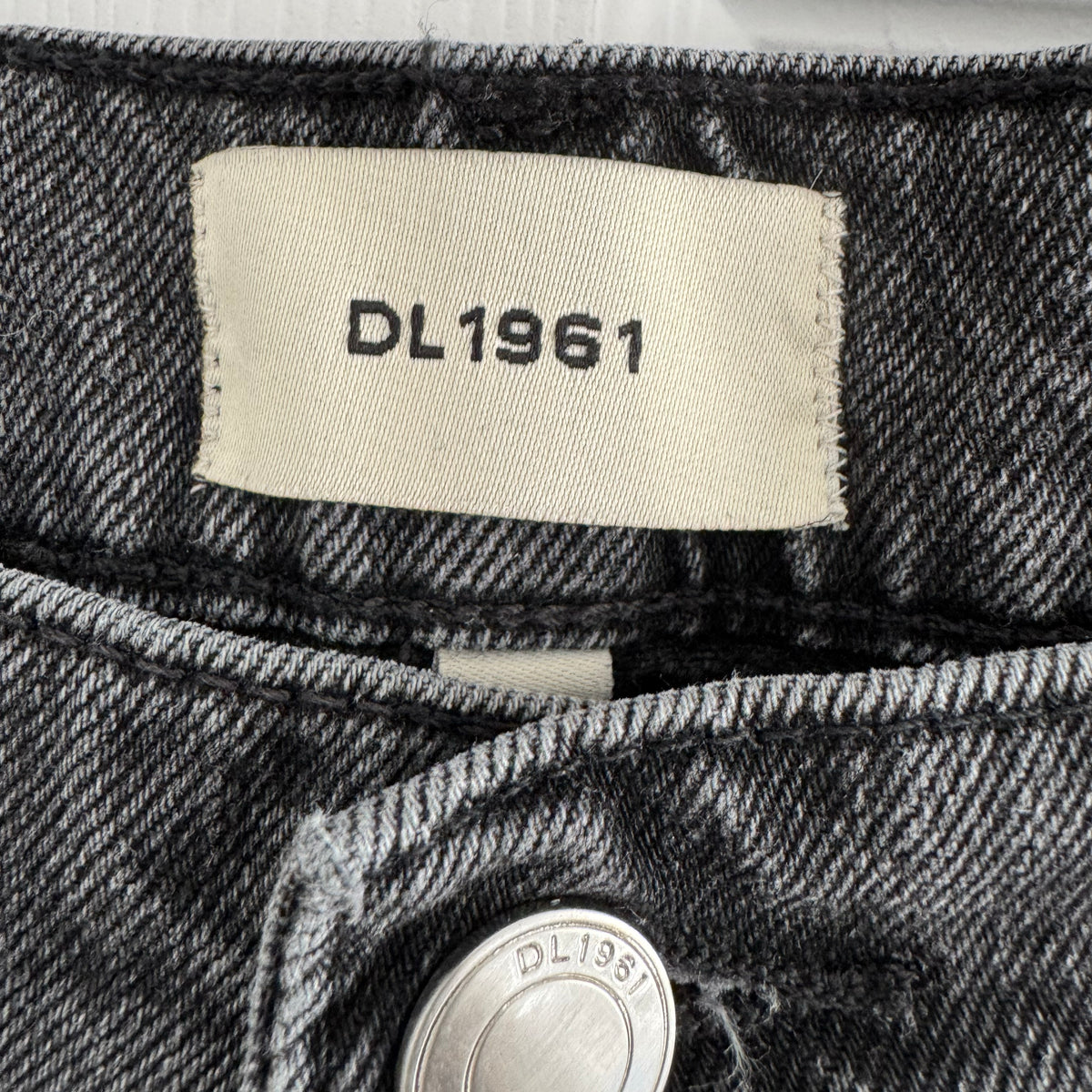 DL1961 "Taylor Relaxed Barrel 31" Jeans in "Nightshade", size 29