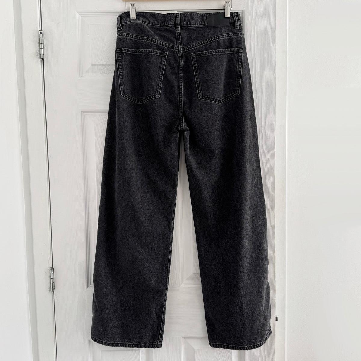 DL1961 "Taylor Relaxed Barrel 31" Jeans in "Nightshade", size 29