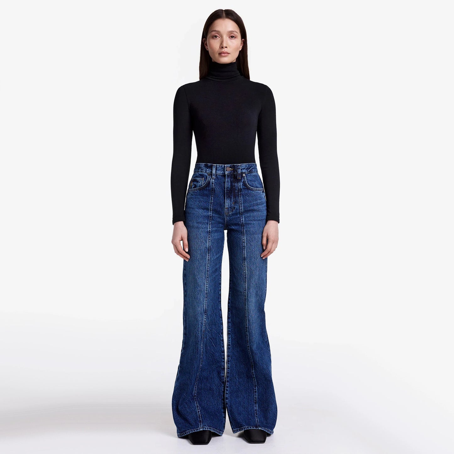 Smythe "Dove" Carpenter Jeans in Vintage Mid Blue, size 30