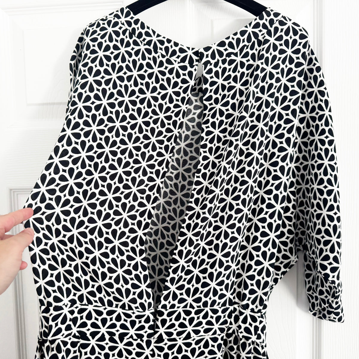 Robe en dentelle noire DVF, taille 8