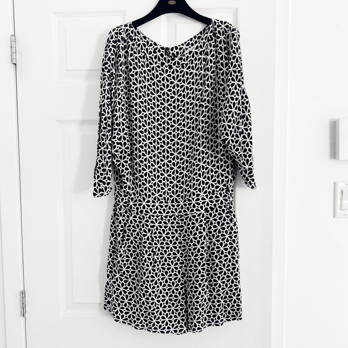 Robe en dentelle noire DVF, taille 8