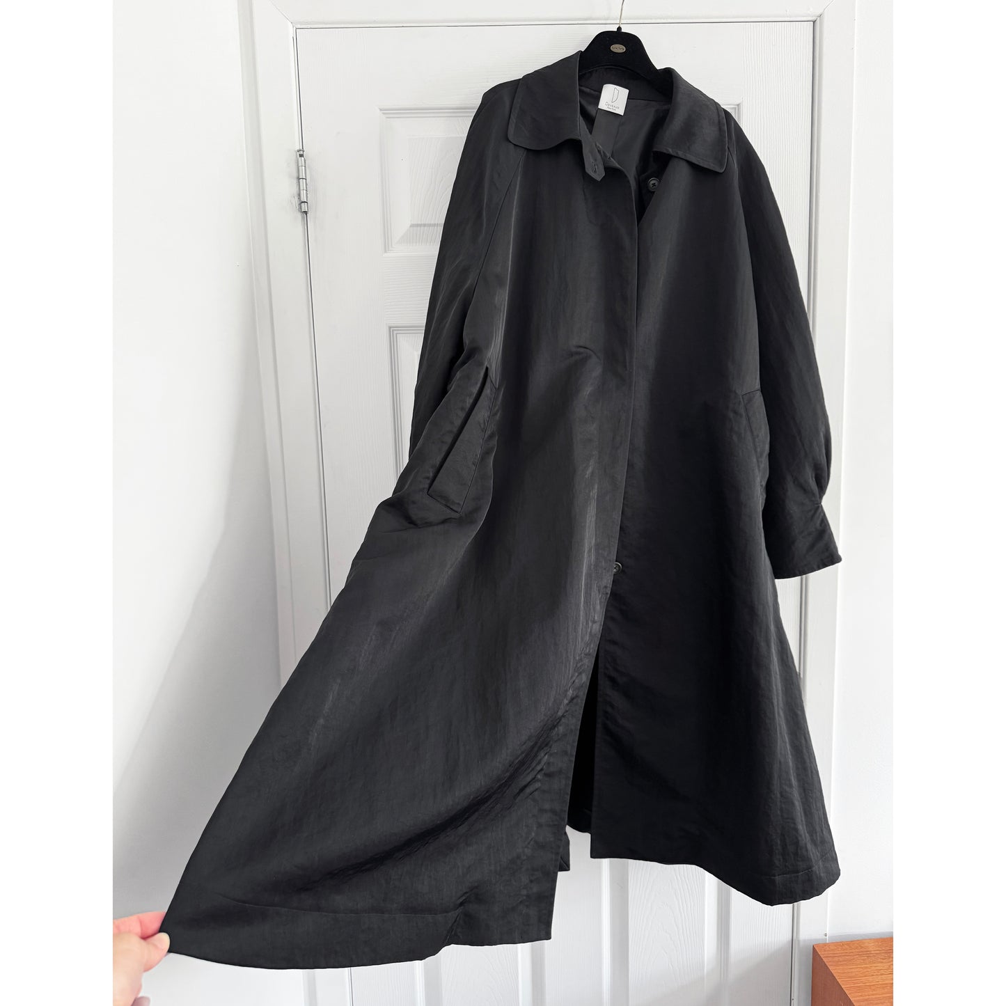 Deveaux "Anya" Oversize Trench Coat in Black, size Small (fits S-L)