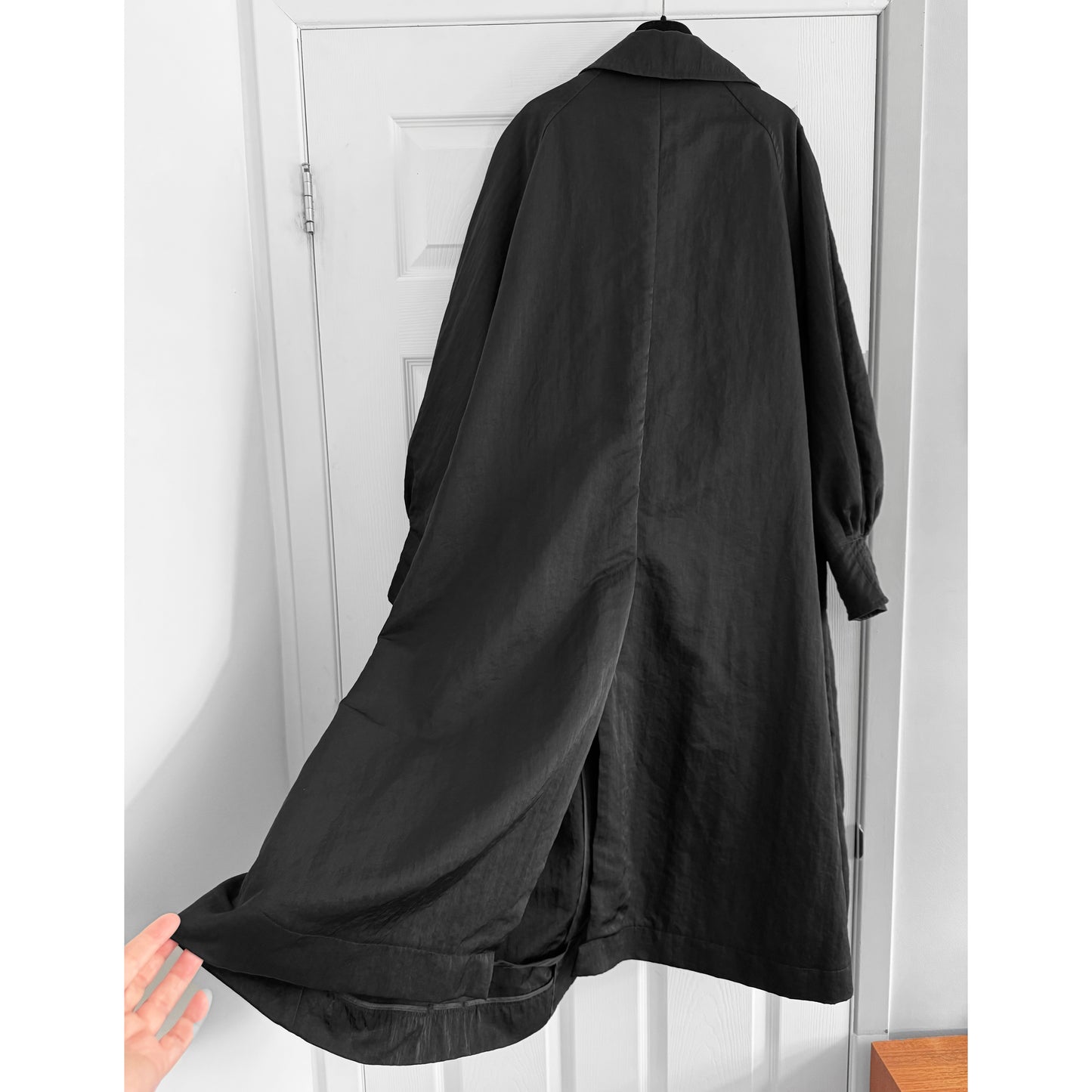 Deveaux "Anya" Oversize Trench Coat in Black, size Small (fits S-L)