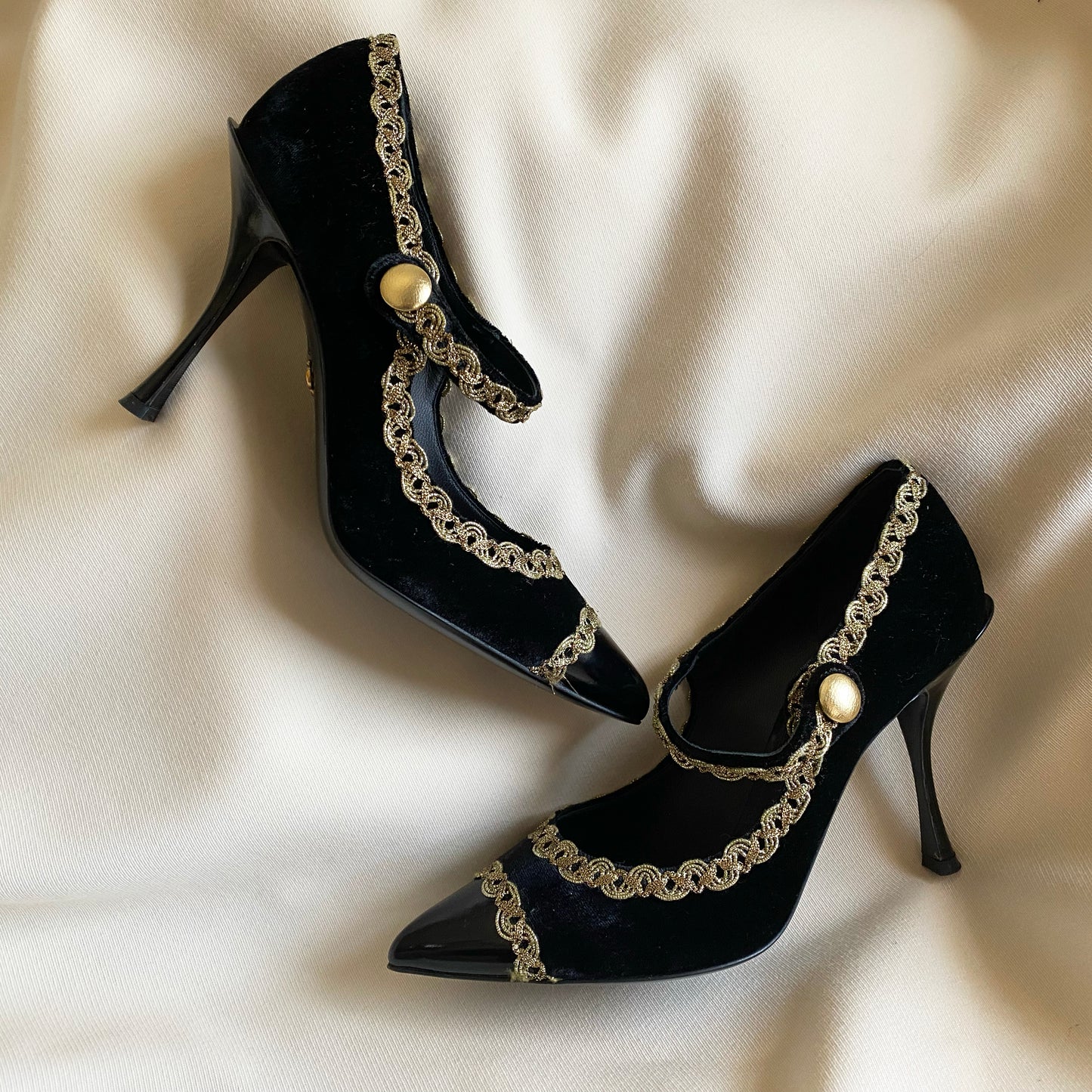 Dolce & Gabbana Black Velvet Maryjanes with Gold Trim, size 37 (fits like 6)