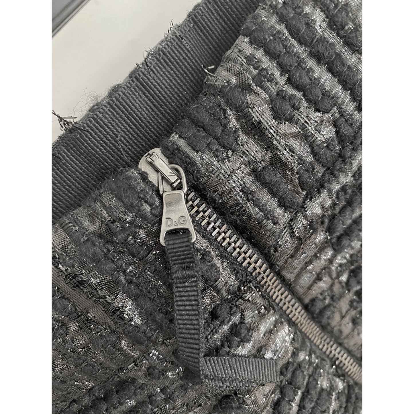 Jupe crayon en tweed métallisé noir/gris D&amp;G, taille 42 (convient à un 4/6)