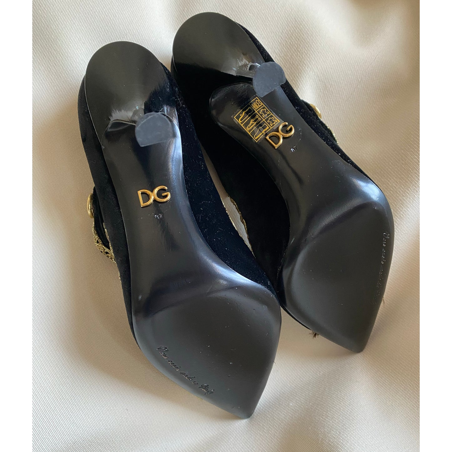 Dolce & Gabbana Black Velvet Maryjanes with Gold Trim, size 37 (fits like 6)