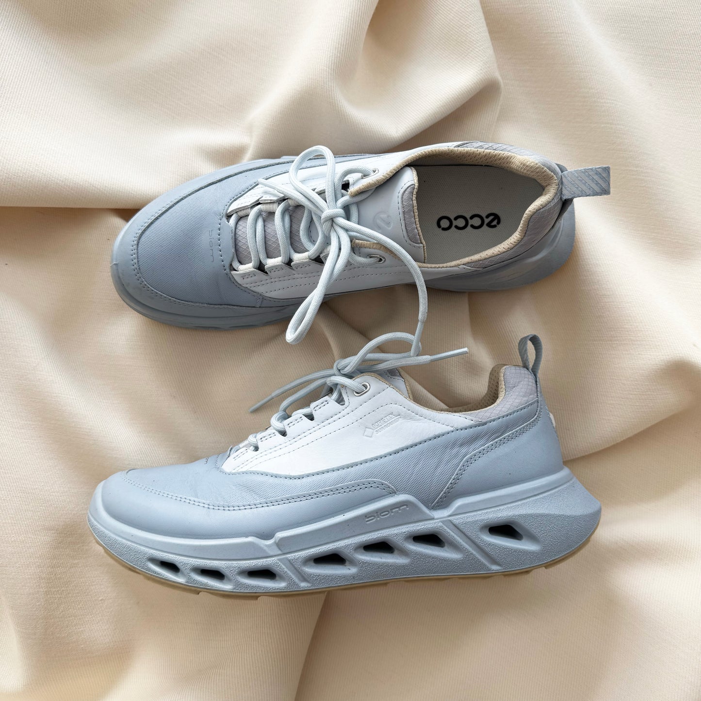 ECCO "Biom 720" Gore-Tex Leather Sneaker in Blue, size 40