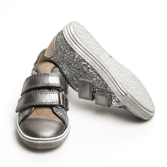 ** KIDS ** Papouelli Silver "Elfie Dazzle" sneaker, size 35