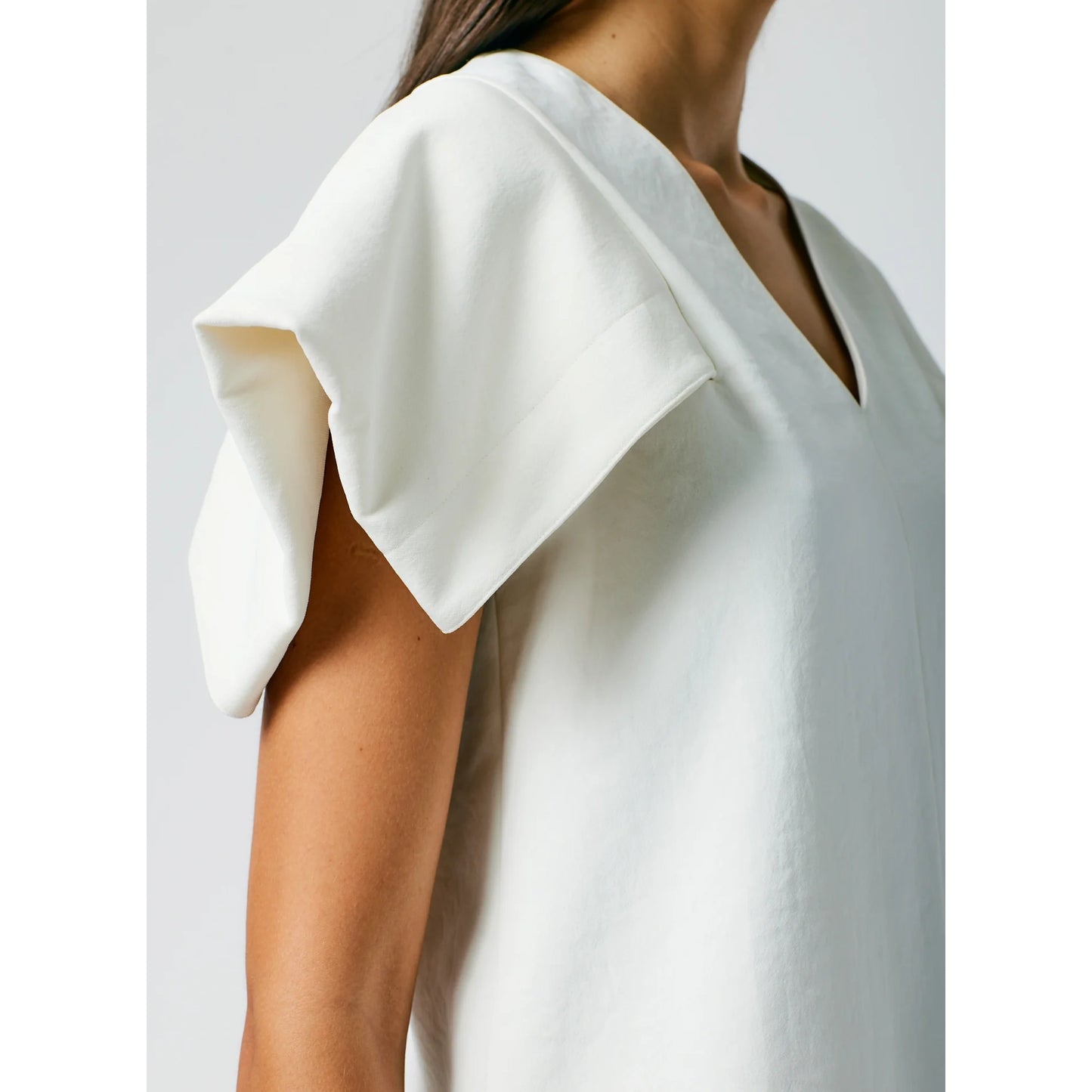 Tibi Chalky Drape V-Neck Top With Folded Sleeve in White, size 12