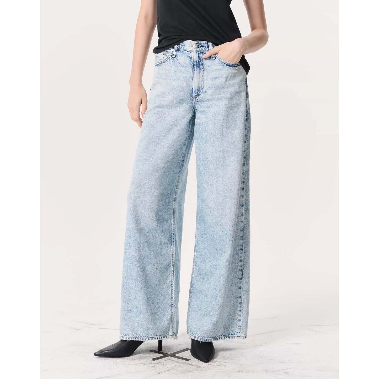 Rag&Bone "Sofia" Featherweight Wide Leg Jeans in "Bellport", size 33