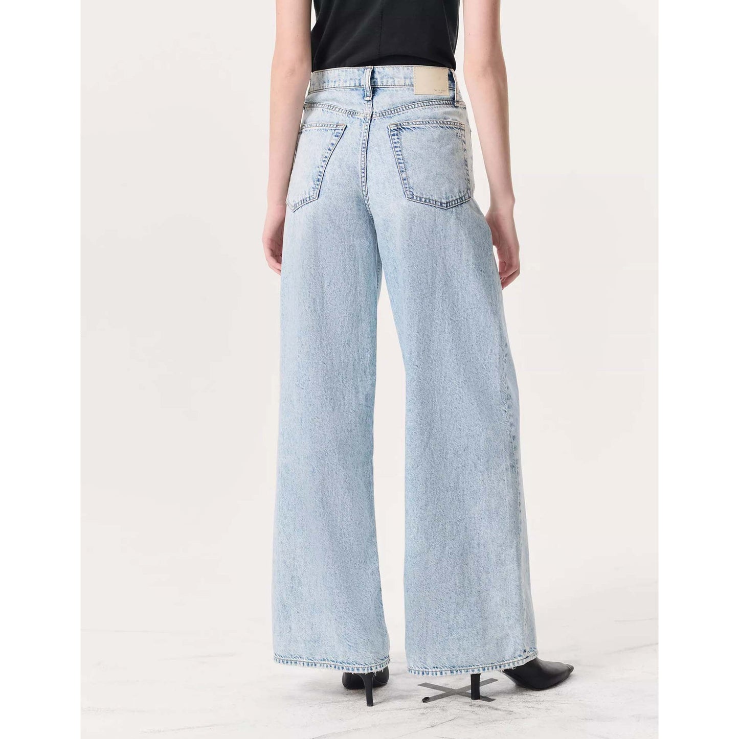 Rag&Bone "Sofia" Featherweight Wide Leg Jeans in "Bellport", size 33