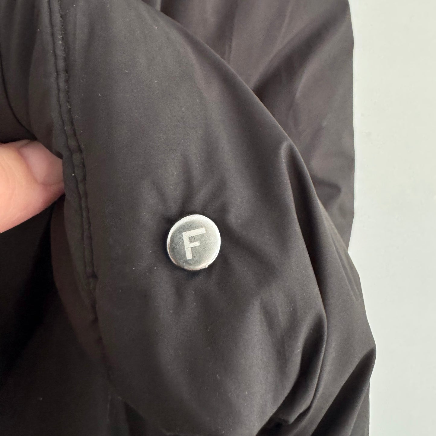 Frame Oversize Duvet Puffer Jacket in Black, size Medium