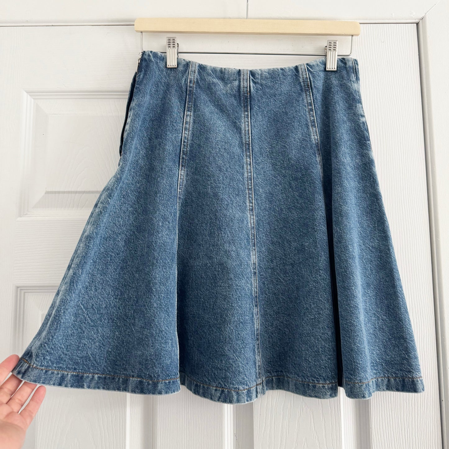 Frame "The Sway" Flared Denim Skirt in Blue, size 26