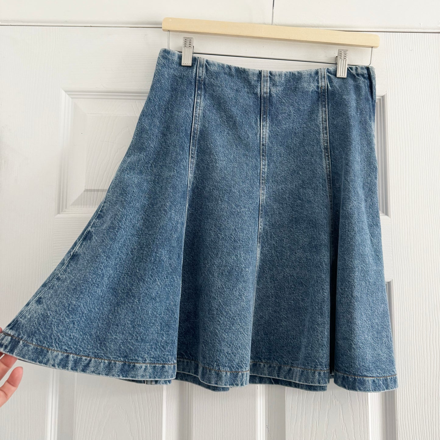 Frame "The Sway" Flared Denim Skirt in Blue, size 26