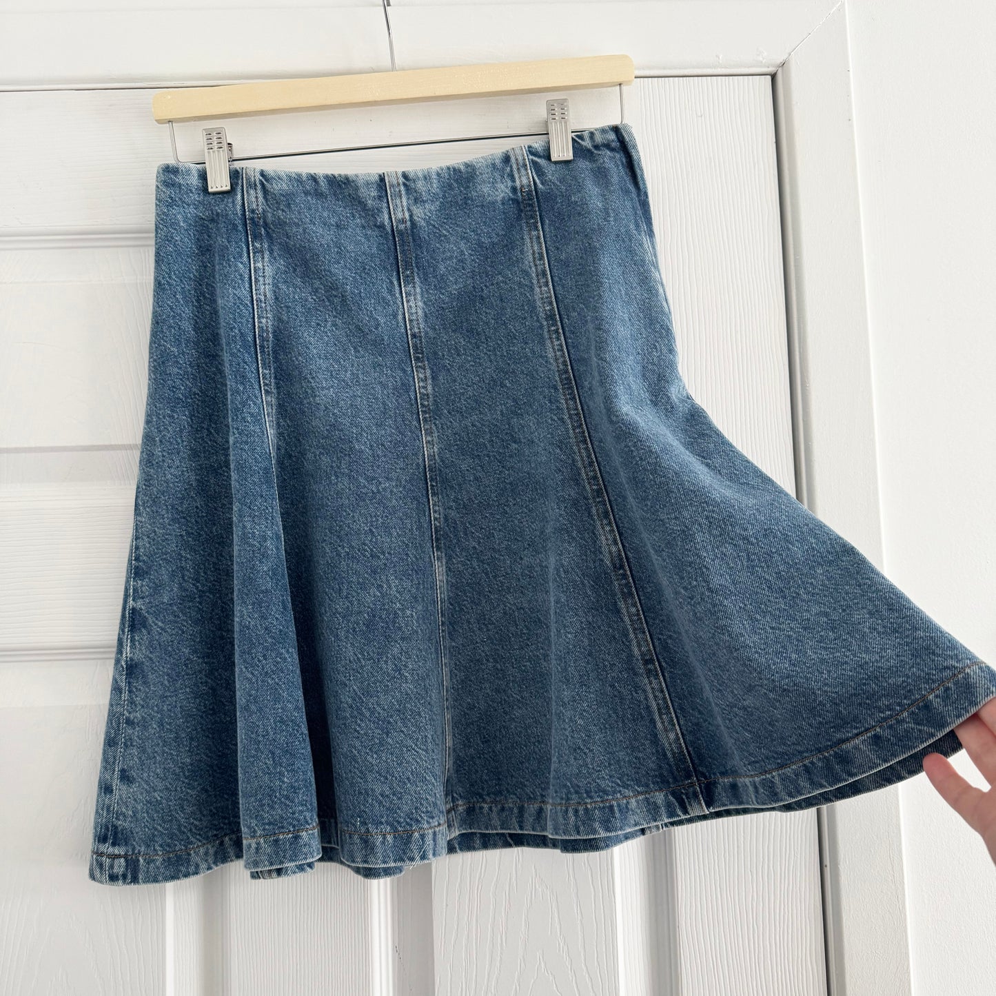 Frame "The Sway" Flared Denim Skirt in Blue, size 26