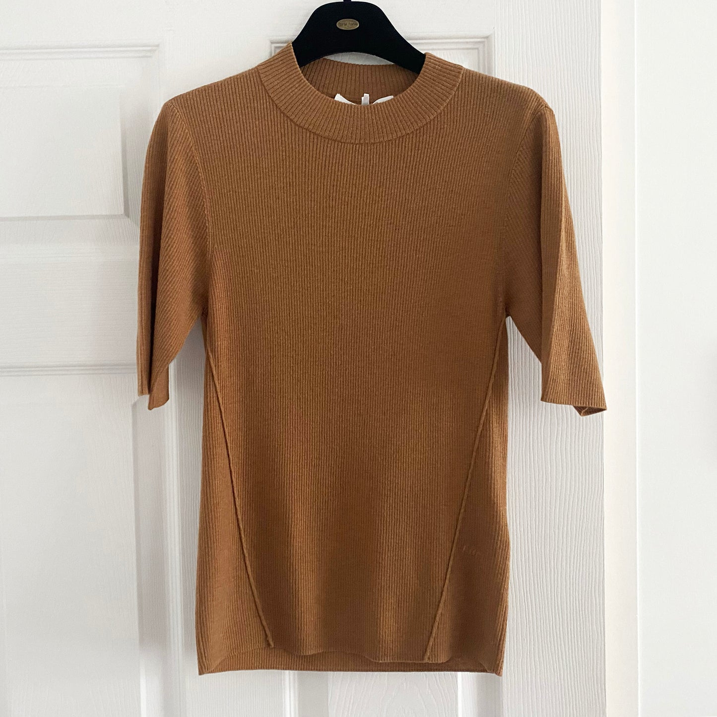 Frame "Vicuna" Ribbed Knit Sweater in Camel, size medium (fits size small)