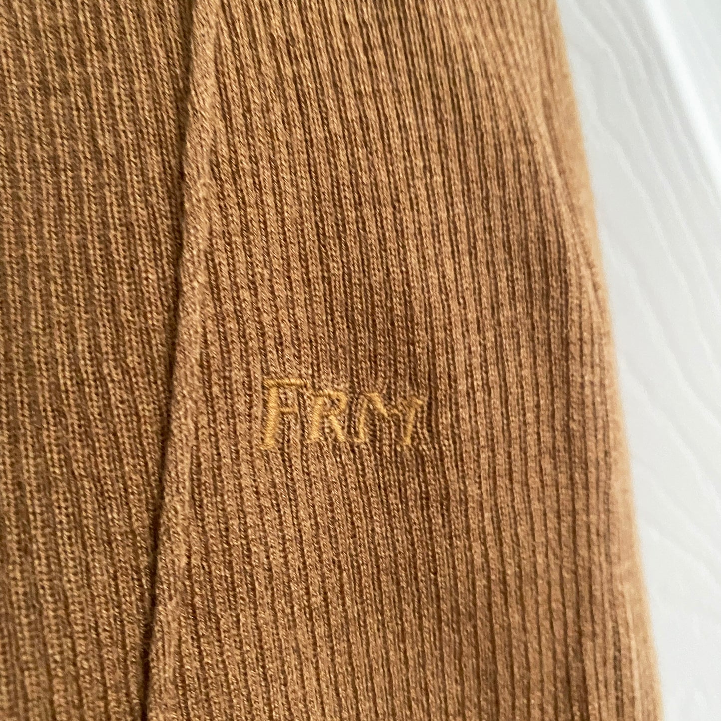 Frame "Vicuna" Ribbed Knit Sweater in Camel, size medium (fits size small)