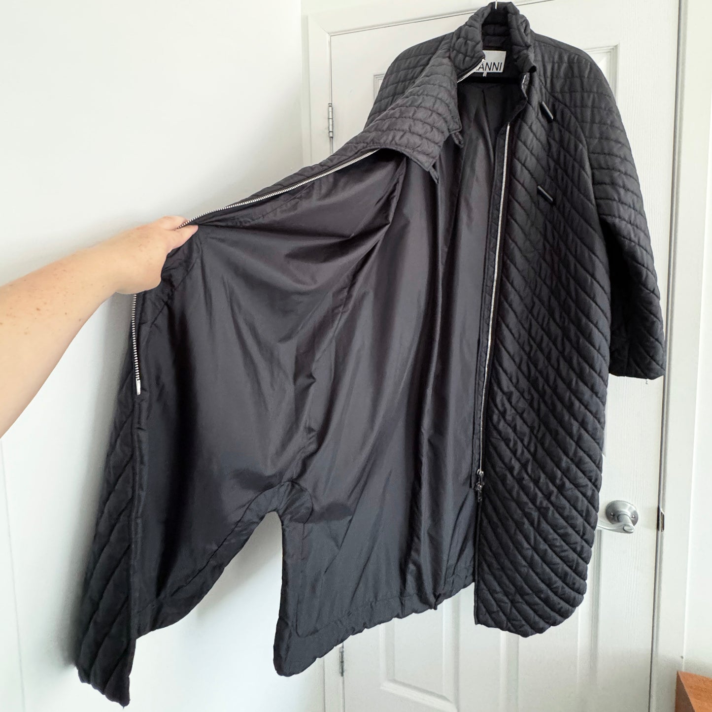 Ganni Quilted Ripstop jacket in Black, size 40 (size L-XL)