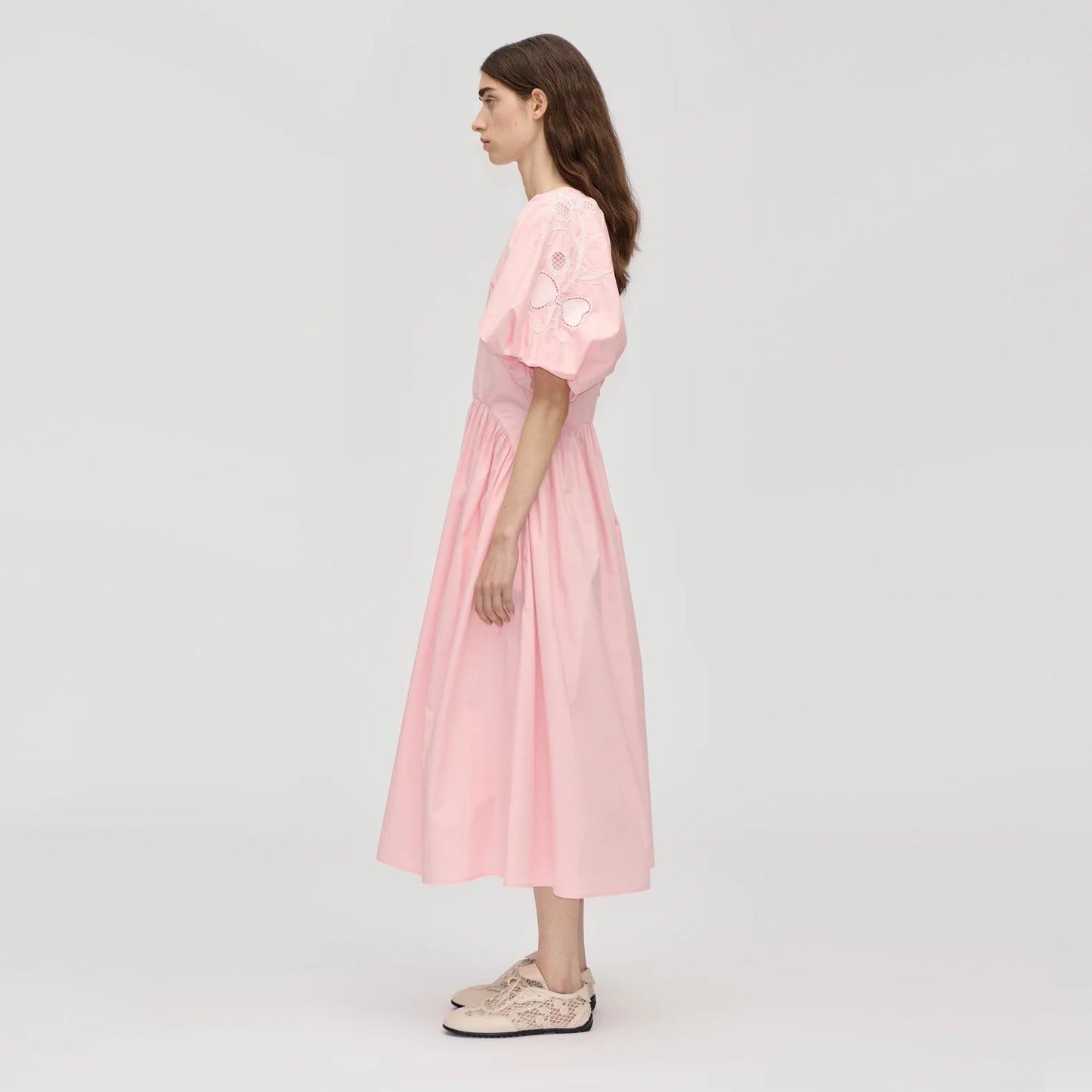 Stine Goya Gathered Raglan Sleeve Midi Dress with Ballerina Embroidery in Pink, size Small