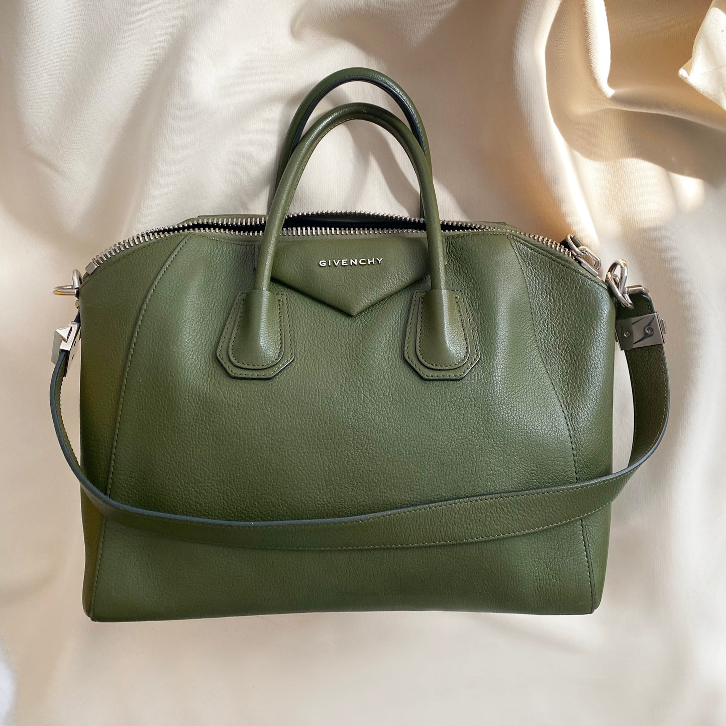 Givenchy Medium Antigona Bag in Olive Green