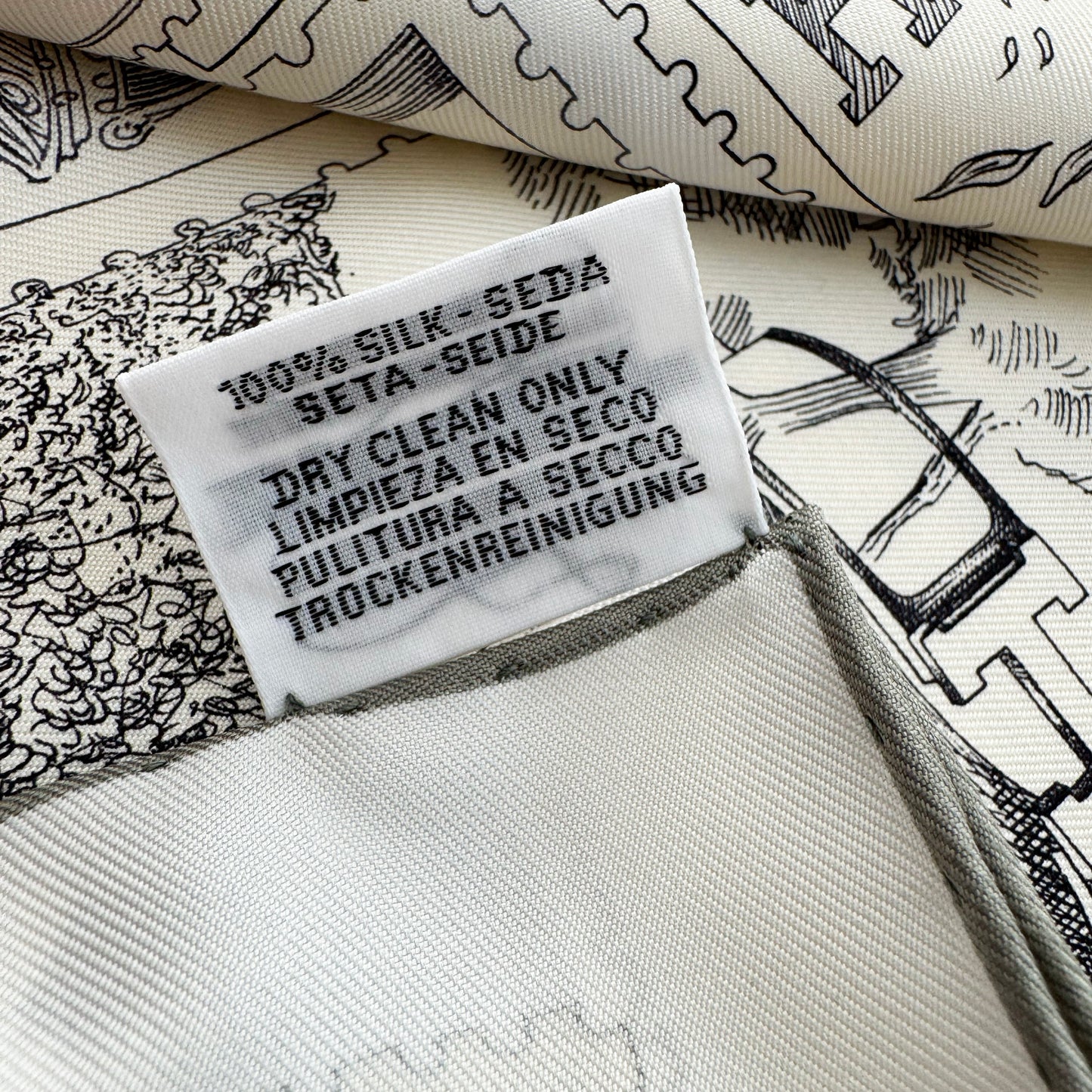 Hermes Le Philateliste du Faubourg scarf 90 in "gris / parchemin / blanc"
