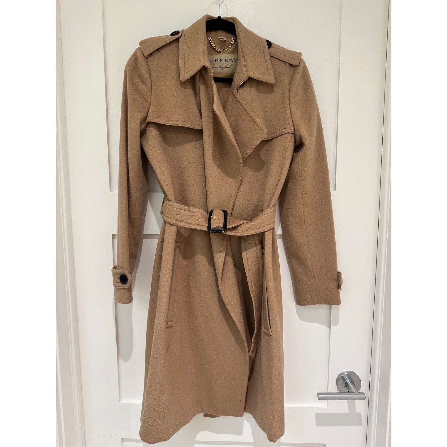 Manteau portefeuille ceinturé en cachemire Burberry, taille 4 (convient à une taille 2)