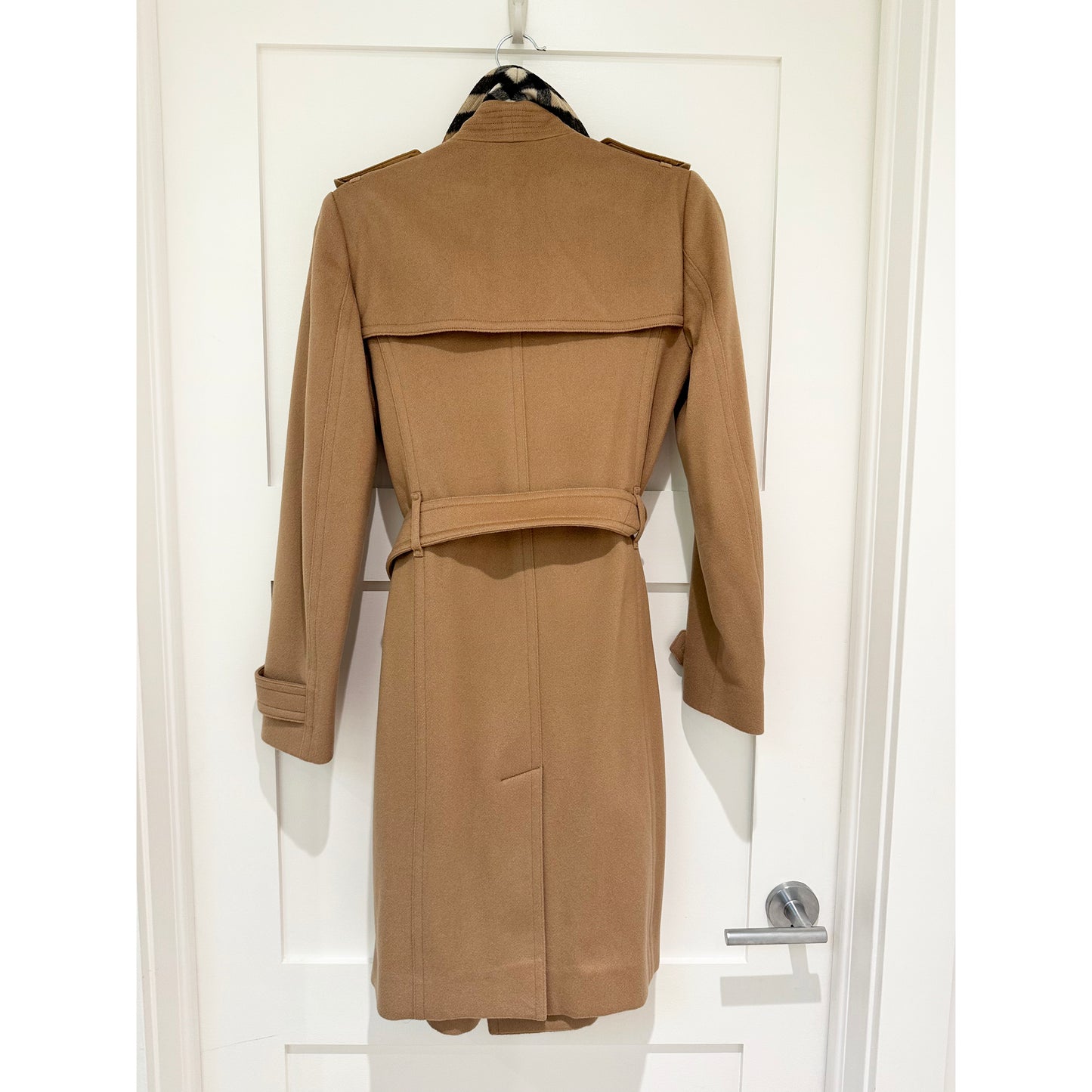 Manteau portefeuille ceinturé en cachemire Burberry, taille 4 (convient à une taille 2)