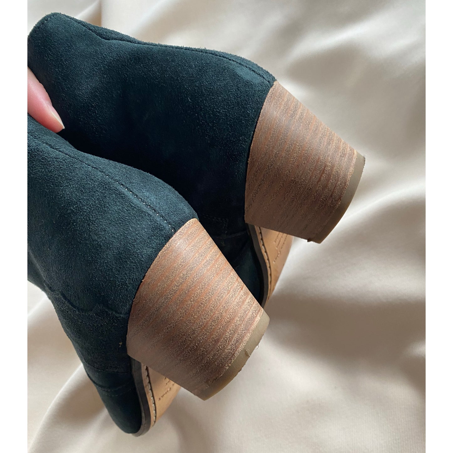 Bottines Isabel Marant en daim "Dicker" en noir délavé, taille 37