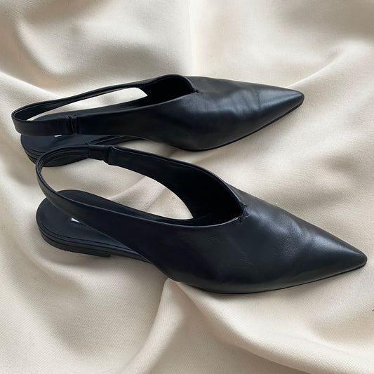 Jil Sander Pointed Toe Flat Slingbacks in Black, size 36