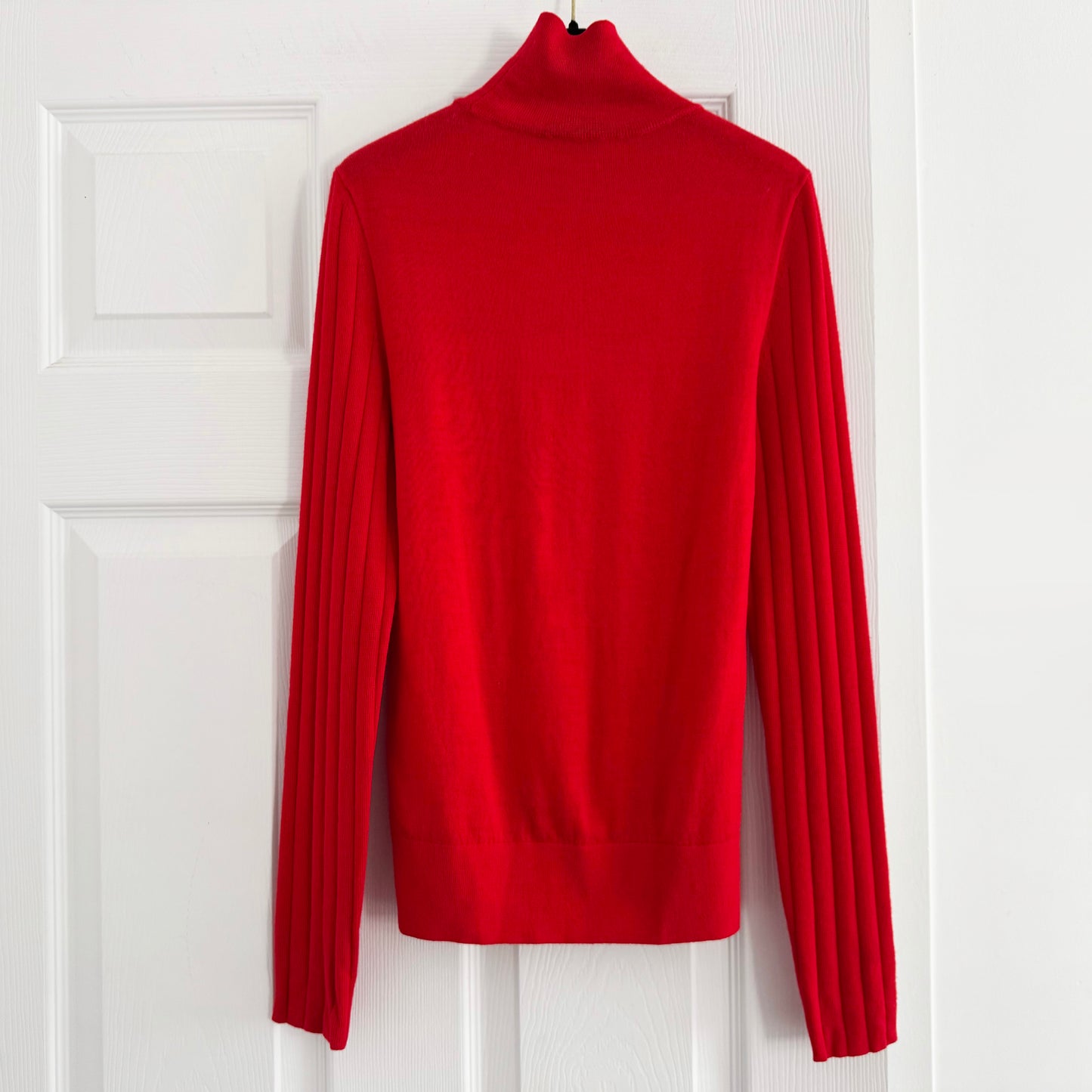 Joseph Ribbed Merino Wool Turtleneck in Red, size Small