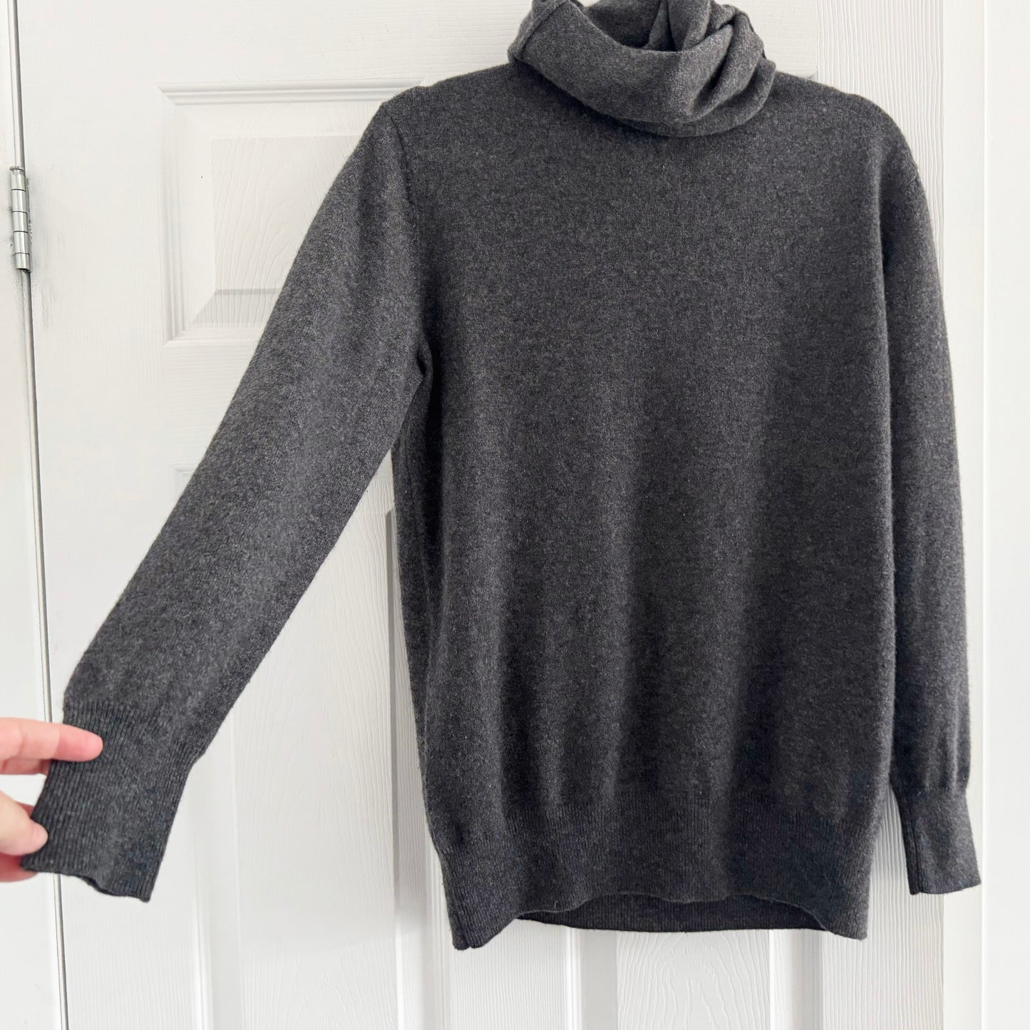 Joseph Grey Cashmere Turtleneck, size Medium