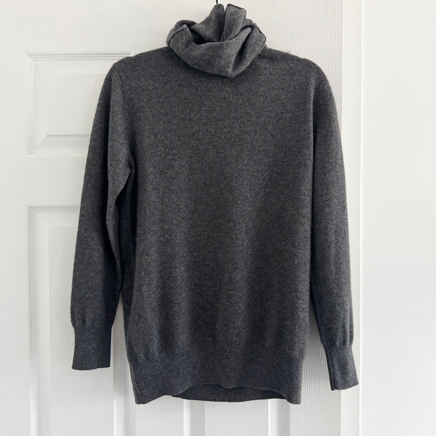 Joseph Grey Cashmere Turtleneck, size Medium