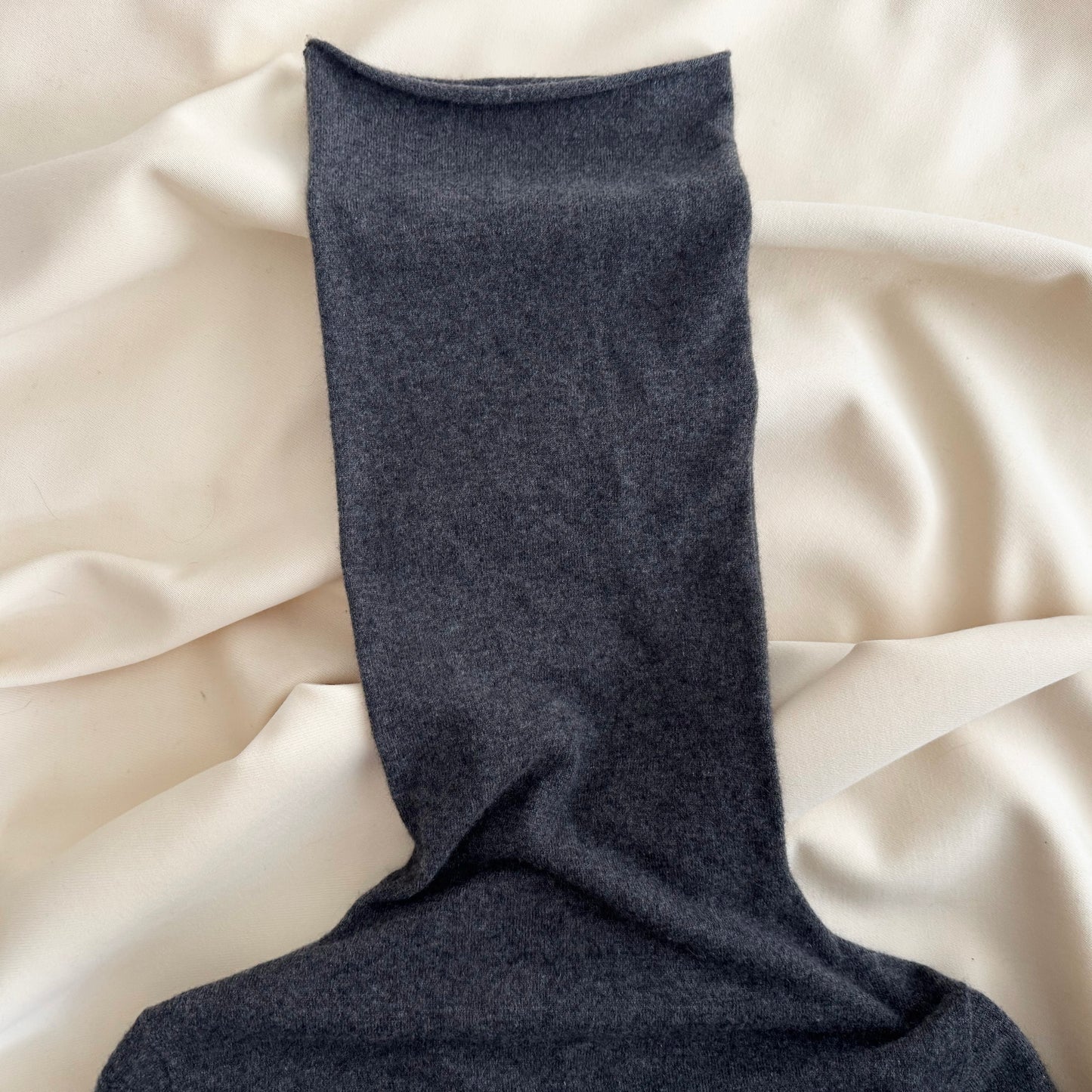 Joseph Grey Cashmere Turtleneck, size Medium