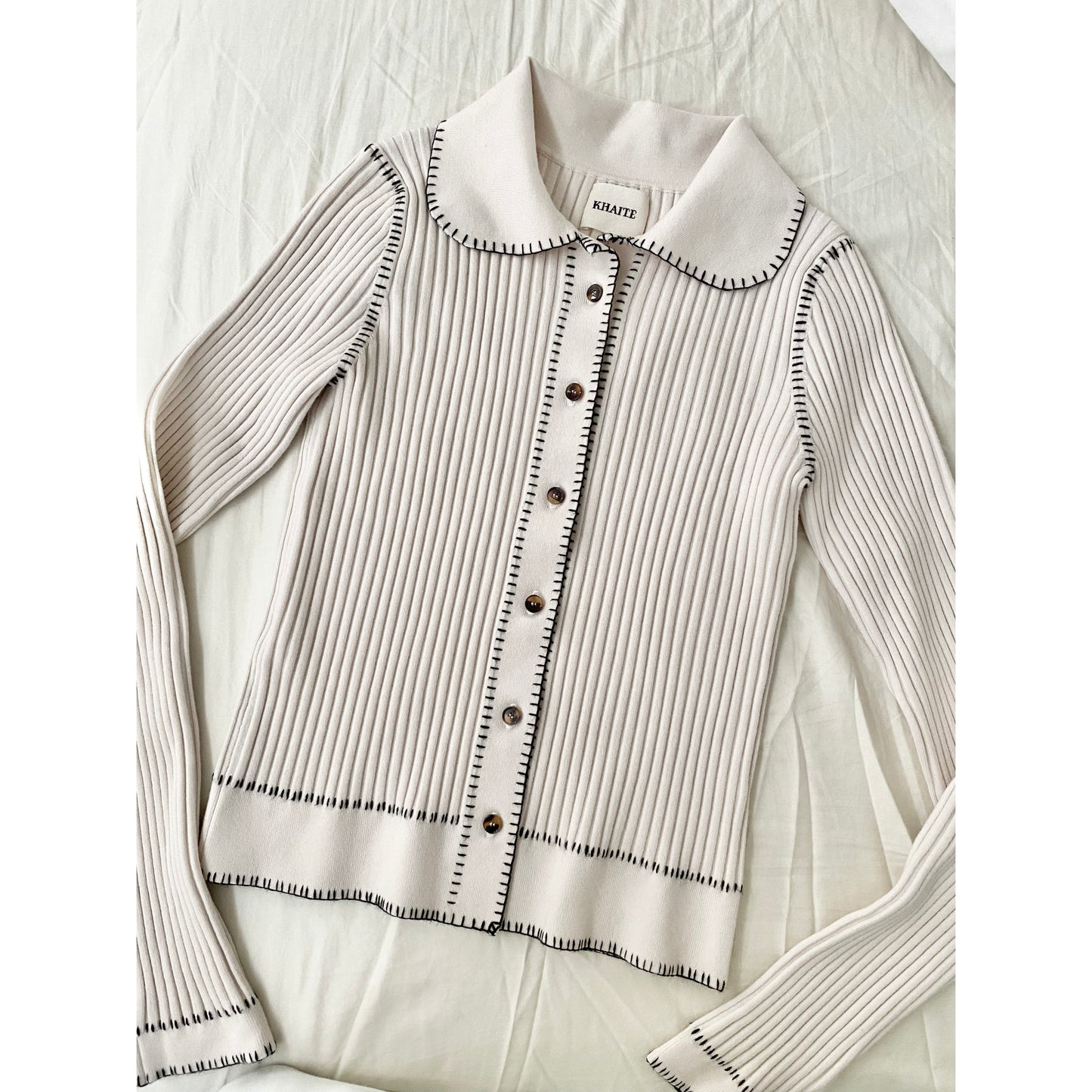 KHAITE « Teagan » Cardigan côtelé en laine mérinos mélangée en crème, taille petite (convient à un XS)