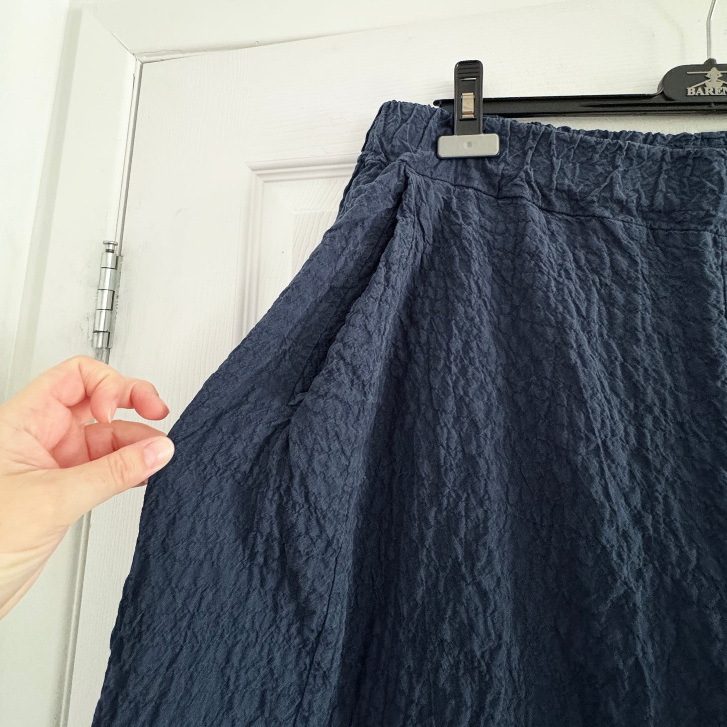 LABO ART "Storto" Textured Pant in Navy, size "4" (L/XL)