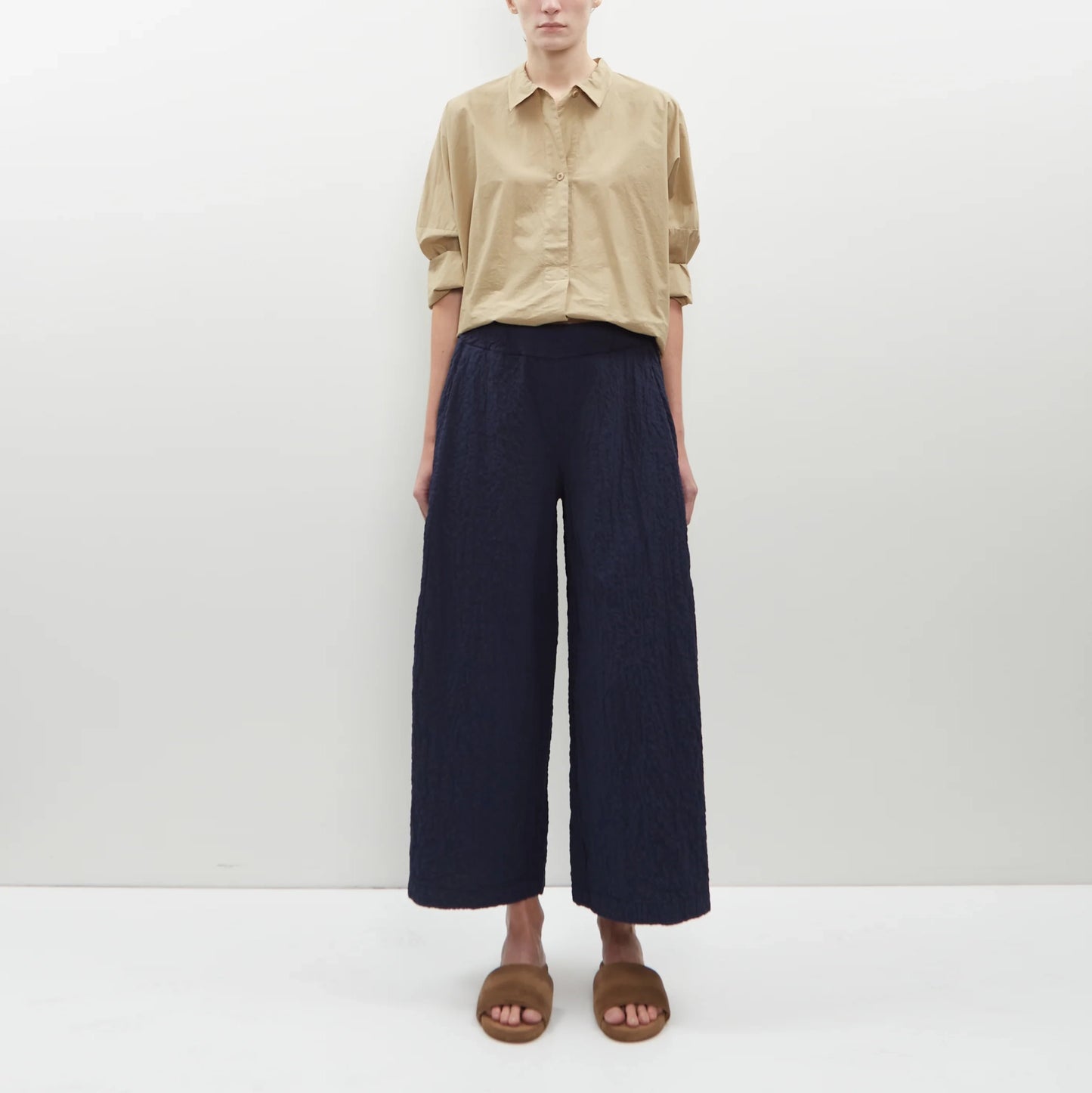LABO ART "Storto" Textured Pant in Navy, size "4" (L/XL)