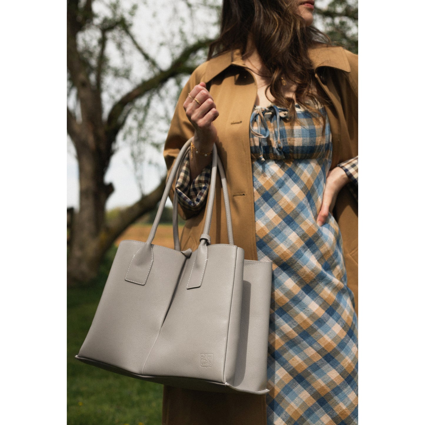 Le Tanneur Large "Elena" Tote in Light Grey