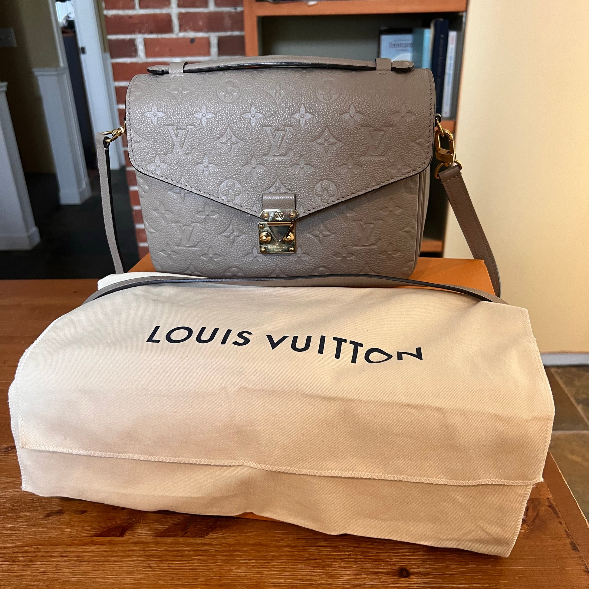 Louis Vuitton Pochette Métis Turtledove Monogram Empreinte
