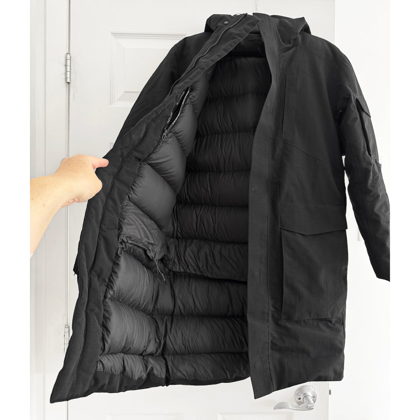 ** MENS ** Lululemon "Cold City" Parka in Black, size Small