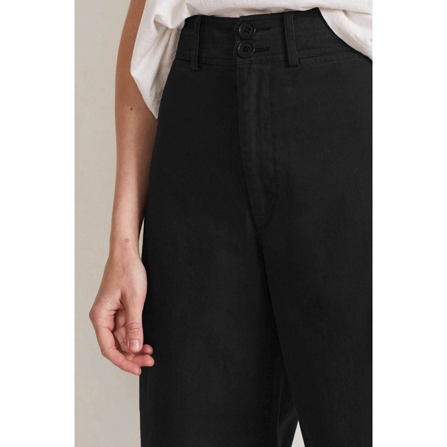 Apiece Apart Mari Barrel Pants in Black, size 2