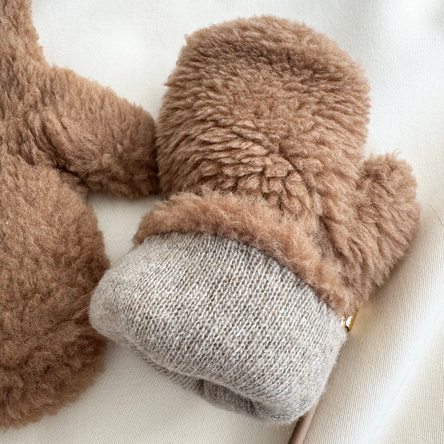 Max Mara Ombrato Teddy Mittens in Camel