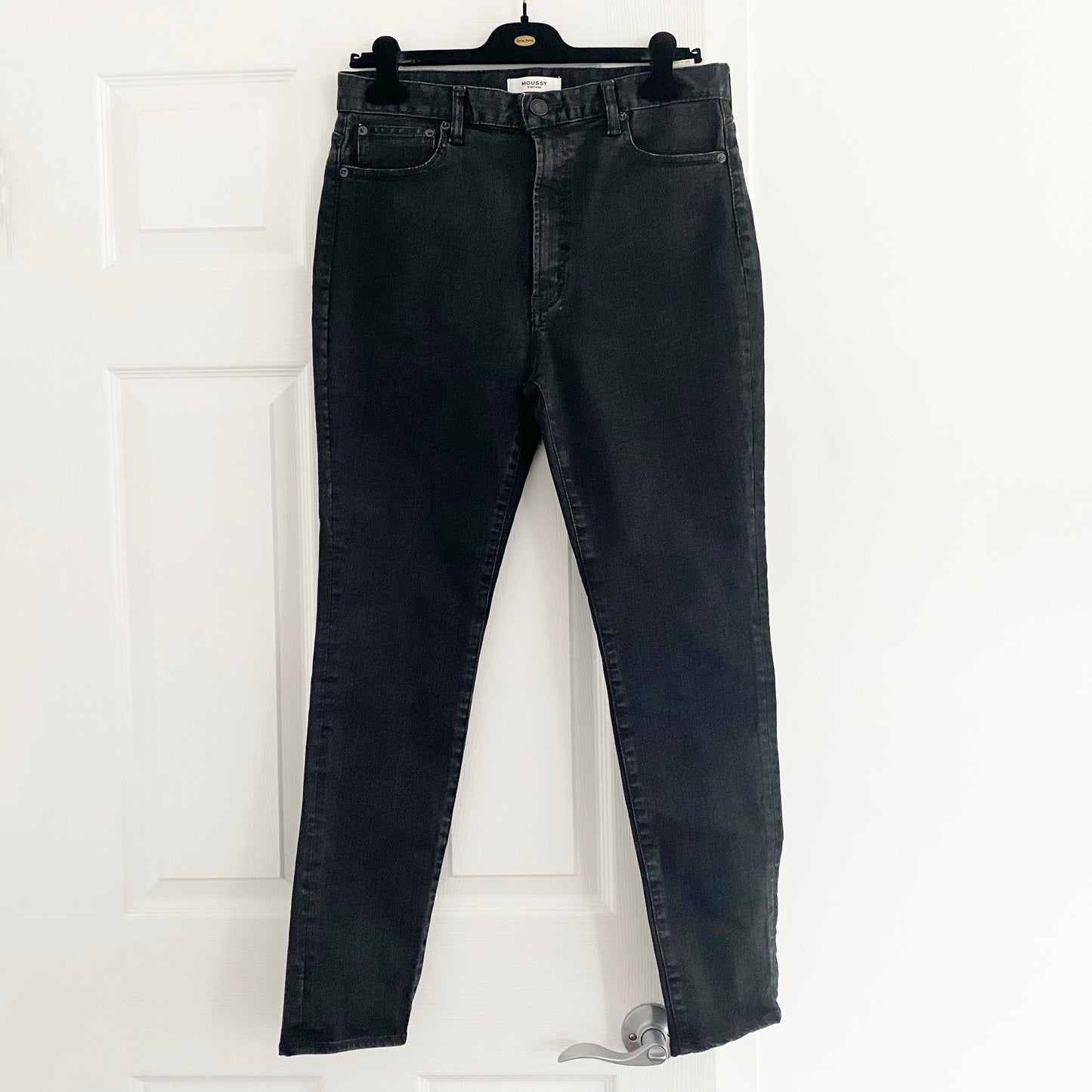 Moussy Vintage "FILER" High Waisted Skinny Jean in Black, size 31 (fits like 30