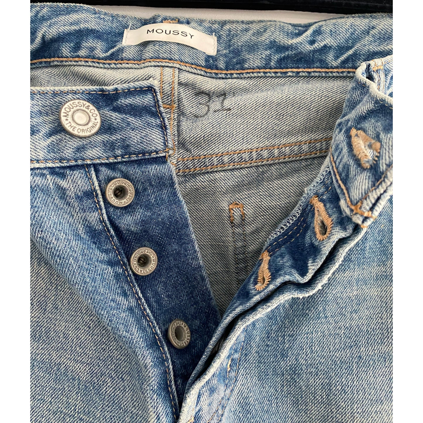 Moussy "McAllen" Blue Jean with Ripped Knee, size 31 (fits like size 30)