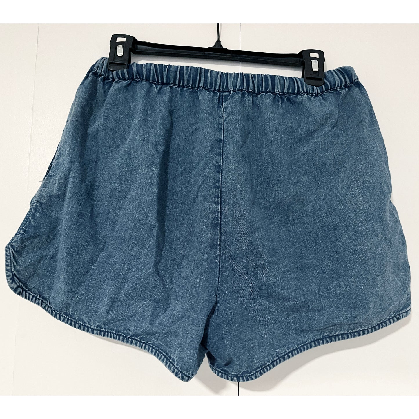 Nili Lotan "Tilly" Chambray Shorts, Size Medium