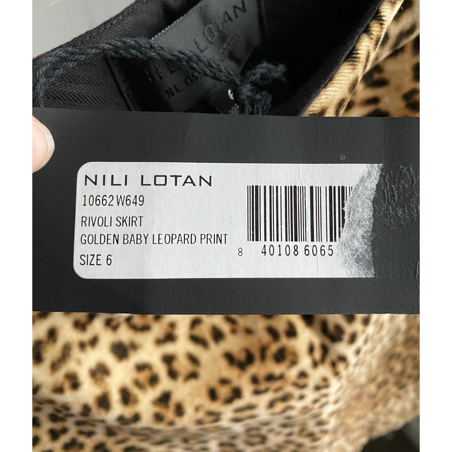 Nili Lotan "Rivoli" leopard print mini skirt, size 6. Fits like a slim size 4